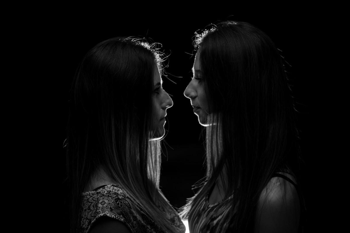 portrait studio photo soeurs noir et blanc gardanne aix-en-provence PACA